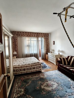 Продам трехкомнатную (3-комн.) квартиру, Олимпийский пр-кт, 10к1, Москва г