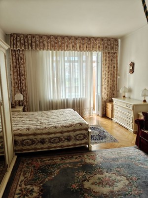Продам трехкомнатную (3-комн.) квартиру, Олимпийский пр-кт, 10к1, Москва г
