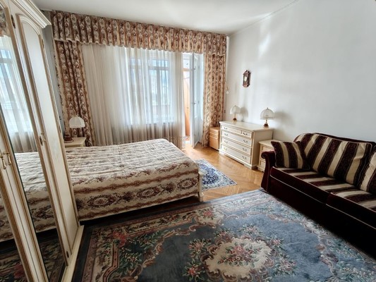 Продам трехкомнатную (3-комн.) квартиру, Олимпийский пр-кт, 10к1, Москва г