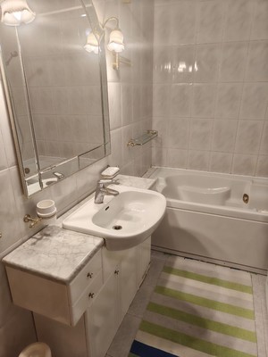 Продам трехкомнатную (3-комн.) квартиру, Олимпийский пр-кт, 10к1, Москва г