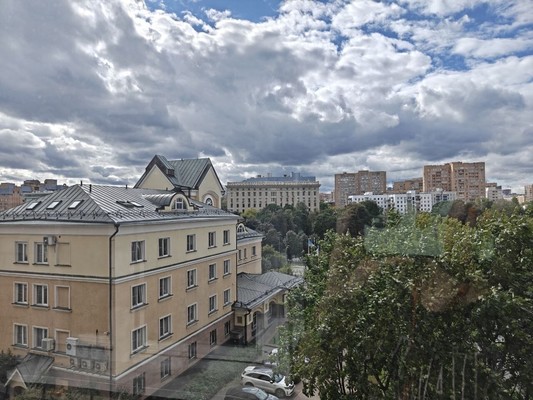 Продам трехкомнатную (3-комн.) квартиру, Олимпийский пр-кт, 10к1, Москва г