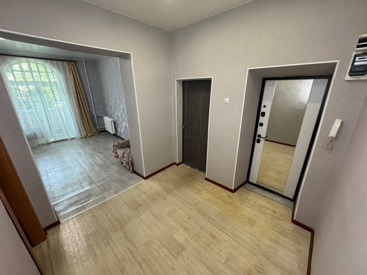 Продам трехкомнатную (3-комн.) квартиру, Севастопольская ул, 12к11, Комсомольск-на-Амуре г