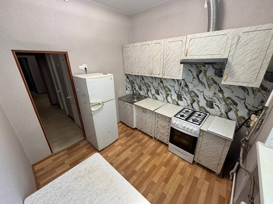 Продам трехкомнатную (3-комн.) квартиру, Севастопольская ул, 12к11, Комсомольск-на-Амуре г