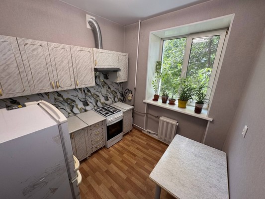 Продам трехкомнатную (3-комн.) квартиру, Севастопольская ул, 12к11, Комсомольск-на-Амуре г