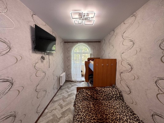 Продам трехкомнатную (3-комн.) квартиру, Севастопольская ул, 12к11, Комсомольск-на-Амуре г