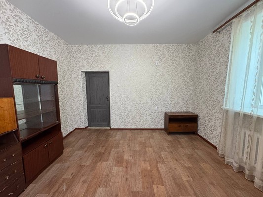 Продам трехкомнатную (3-комн.) квартиру, Севастопольская ул, 12к11, Комсомольск-на-Амуре г