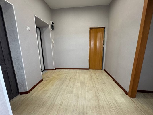 Продам трехкомнатную (3-комн.) квартиру, Севастопольская ул, 12к11, Комсомольск-на-Амуре г