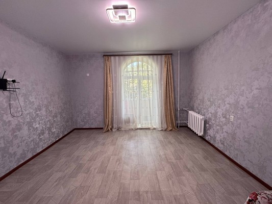 Продам трехкомнатную (3-комн.) квартиру, Севастопольская ул, 12к11, Комсомольск-на-Амуре г