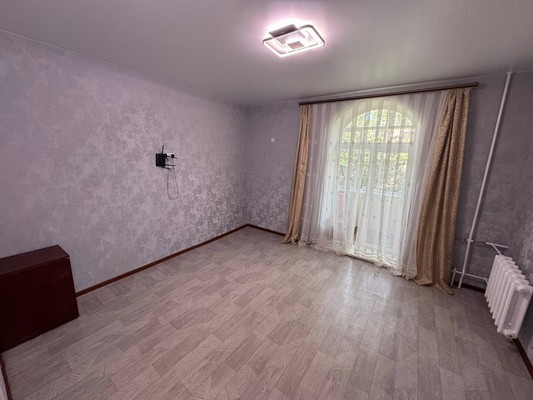 Продам трехкомнатную (3-комн.) квартиру, Севастопольская ул, 12к11, Комсомольск-на-Амуре г