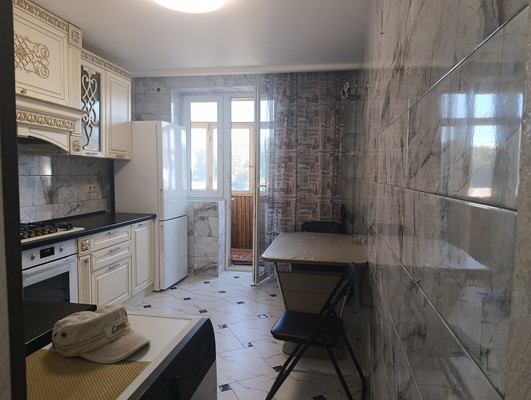 Продам трехкомнатную (3-комн.) квартиру, Тренева ул, 8, Симферополь г