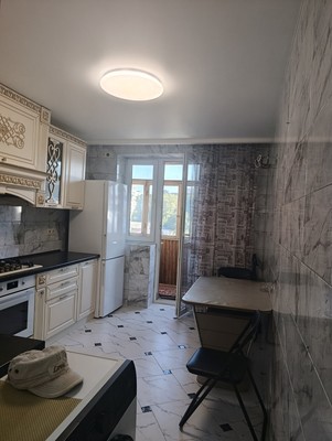Продам трехкомнатную (3-комн.) квартиру, Тренева ул, 8, Симферополь г