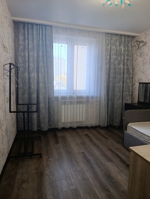 Продам трехкомнатную (3-комн.) квартиру, Тренева ул, 8, Симферополь г