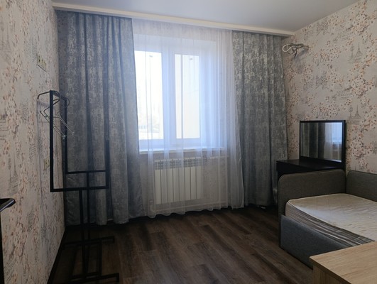 Продам трехкомнатную (3-комн.) квартиру, Тренева ул, 8, Симферополь г