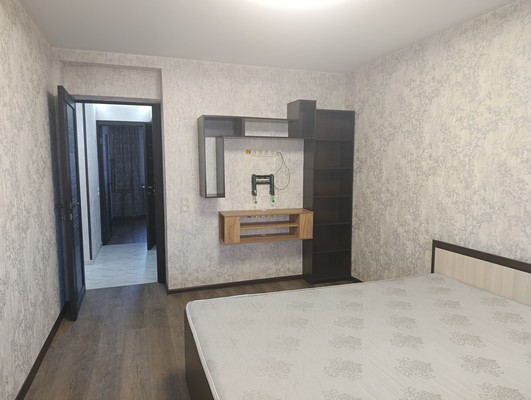 Продам трехкомнатную (3-комн.) квартиру, Тренева ул, 8, Симферополь г