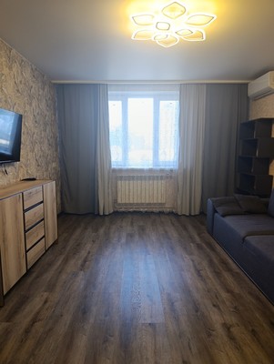 Продам трехкомнатную (3-комн.) квартиру, Тренева ул, 8, Симферополь г
