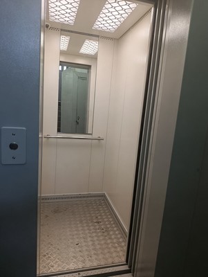 Продам трехкомнатную (3-комн.) квартиру, Тренева ул, 8, Симферополь г