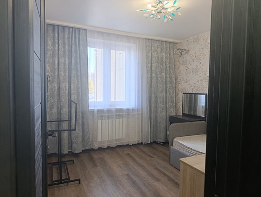 Продам трехкомнатную (3-комн.) квартиру, Тренева ул, 8, Симферополь г