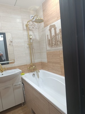 Продам трехкомнатную (3-комн.) квартиру, Тренева ул, 8, Симферополь г
