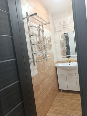 Продам трехкомнатную (3-комн.) квартиру, Тренева ул, 8, Симферополь г