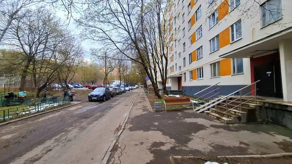 Продам комнату в 2-комн. квартире, Днепропетровская ул, 27к1, Москва г