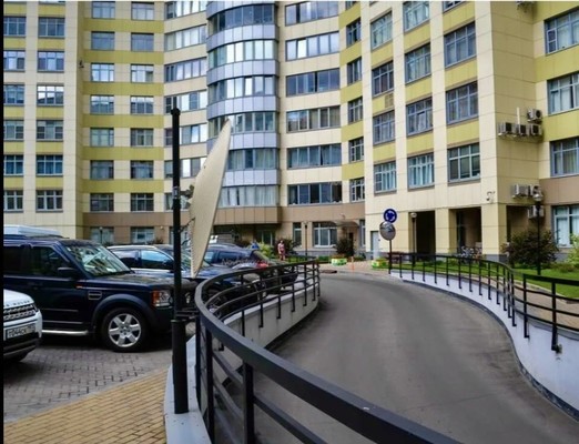 Продам трехкомнатную (3-комн.) квартиру, Шаболовка ул, 10к1, Москва г