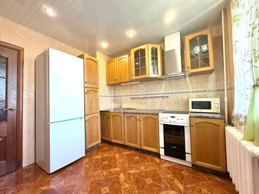 Продам трехкомнатную (3-комн.) квартиру, Высокая ул, 1, Ерино п