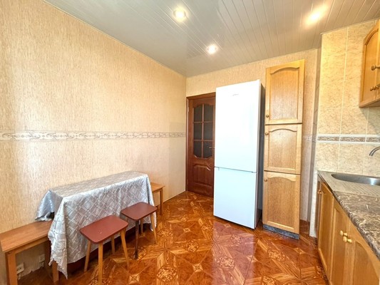 Продам трехкомнатную (3-комн.) квартиру, Высокая ул, 1, Ерино п
