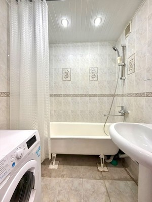 Продам трехкомнатную (3-комн.) квартиру, Высокая ул, 1, Ерино п