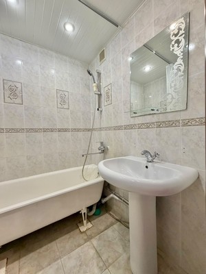 Продам трехкомнатную (3-комн.) квартиру, Высокая ул, 1, Ерино п
