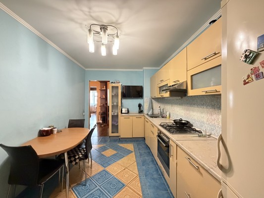 Продам трехкомнатную (3-комн.) квартиру, Широкая ул, 2, Казань г