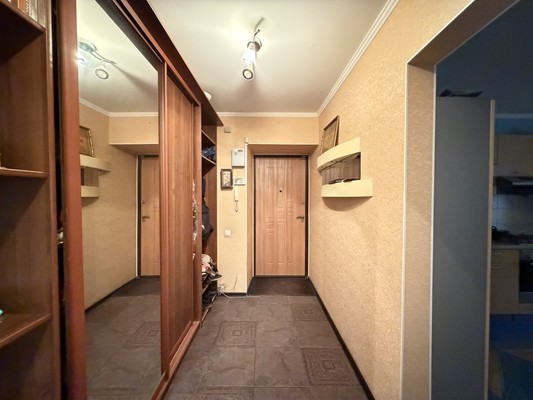 Продам трехкомнатную (3-комн.) квартиру, Широкая ул, 2, Казань г