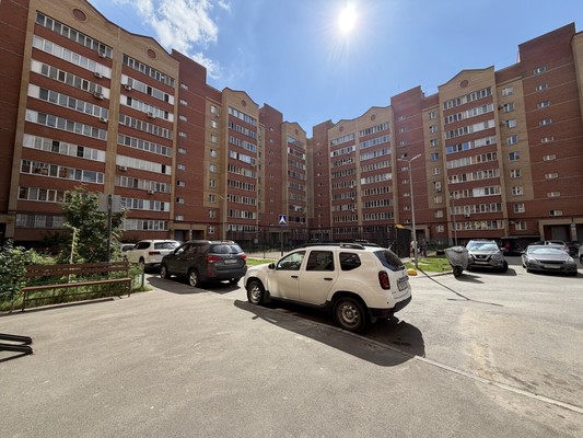 Продам трехкомнатную (3-комн.) квартиру, Широкая ул, 2, Казань г