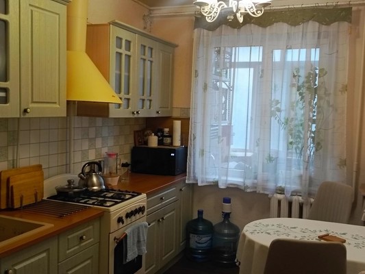 Продам трехкомнатную (3-комн.) квартиру, Марка Донского ул, 20, Симферополь г