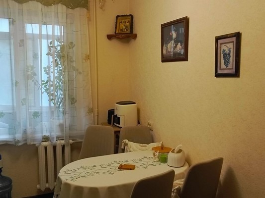 Продам трехкомнатную (3-комн.) квартиру, Марка Донского ул, 20, Симферополь г