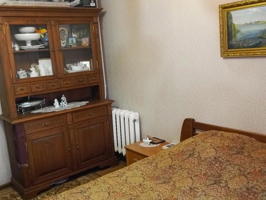 Продам трехкомнатную (3-комн.) квартиру, Марка Донского ул, 20, Симферополь г