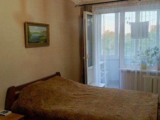 Продам трехкомнатную (3-комн.) квартиру, Марка Донского ул, 20, Симферополь г