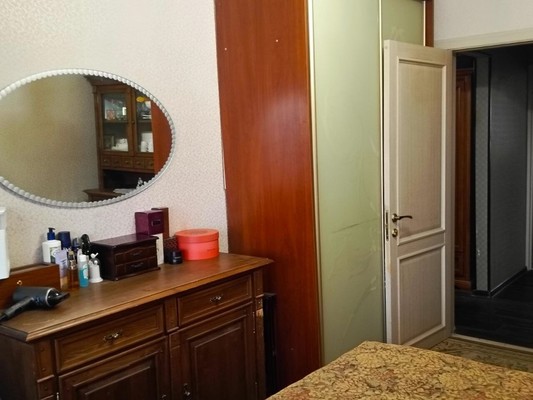 Продам трехкомнатную (3-комн.) квартиру, Марка Донского ул, 20, Симферополь г