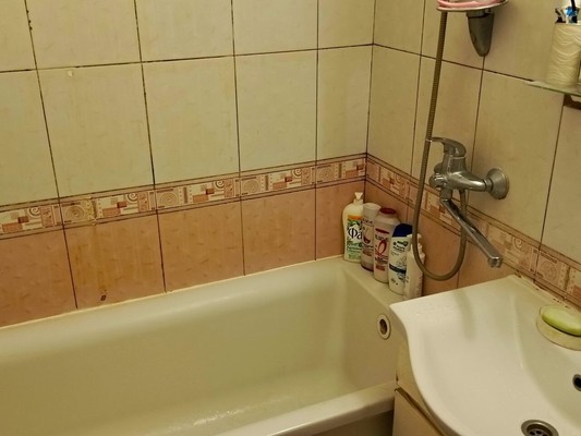 Продам трехкомнатную (3-комн.) квартиру, Марка Донского ул, 20, Симферополь г