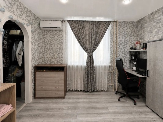 Продам трехкомнатную (3-комн.) квартиру, Калинина ул, 135, Ишим г