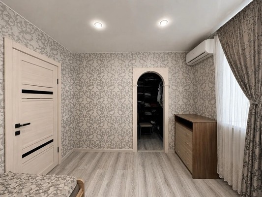 Продам трехкомнатную (3-комн.) квартиру, Калинина ул, 135, Ишим г