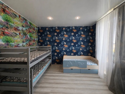 Продам трехкомнатную (3-комн.) квартиру, Калинина ул, 135, Ишим г