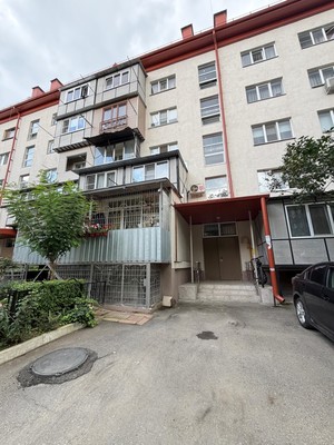 Продам двухкомнатную (2-комн.) квартиру, Байсултанова ул, 3, Нальчик г