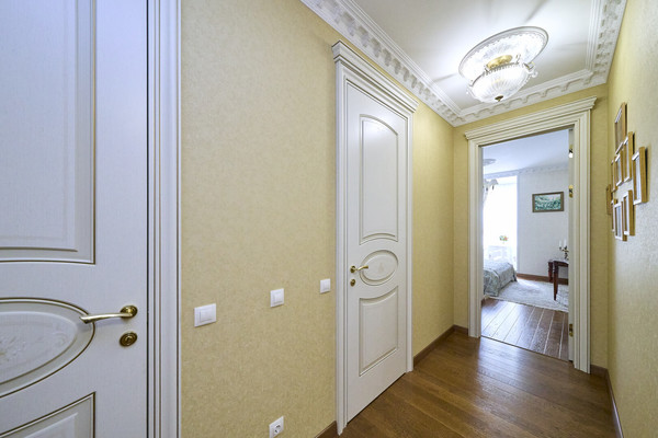 Продам трехкомнатную (3-комн.) квартиру, Пионерская ул, 16, Санкт-Петербург г