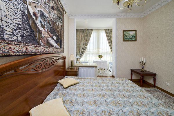 Продам трехкомнатную (3-комн.) квартиру, Пионерская ул, 16, Санкт-Петербург г