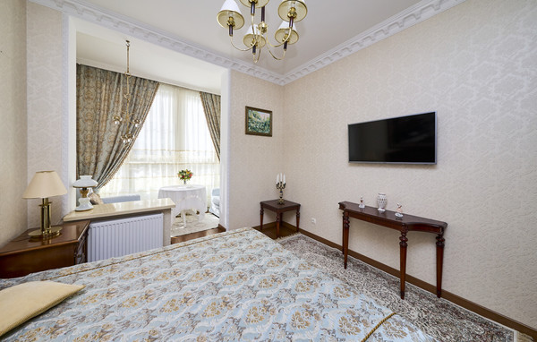 Продам трехкомнатную (3-комн.) квартиру, Пионерская ул, 16, Санкт-Петербург г