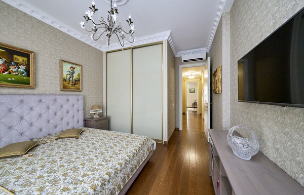 Продам трехкомнатную (3-комн.) квартиру, Пионерская ул, 16, Санкт-Петербург г