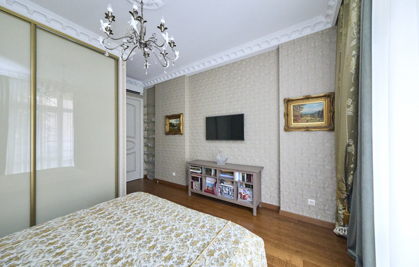 Продам трехкомнатную (3-комн.) квартиру, Пионерская ул, 16, Санкт-Петербург г