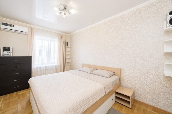 Продам трехкомнатную (3-комн.) квартиру, Рашпилевская ул, 32, Краснодар г