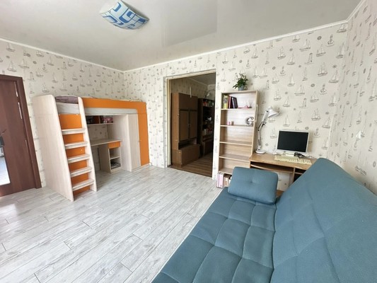 Продам трехкомнатную (3-комн.) квартиру, Октябрьская пл, 1, Таганрог г