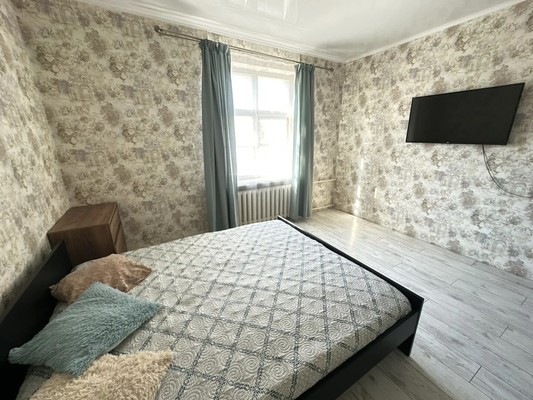 Продам трехкомнатную (3-комн.) квартиру, Октябрьская пл, 1, Таганрог г